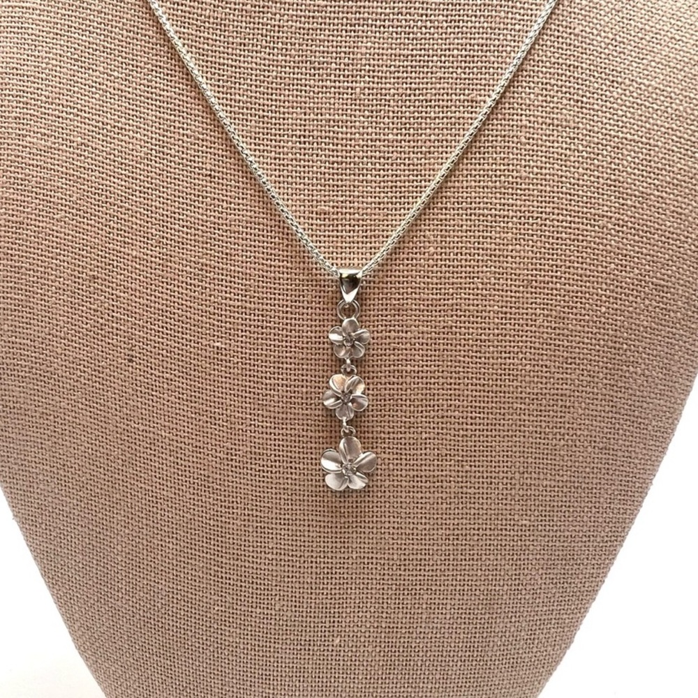 .925 Sterling Silver Plumerias Necklace with Cz Accents - Picture 6 of 13